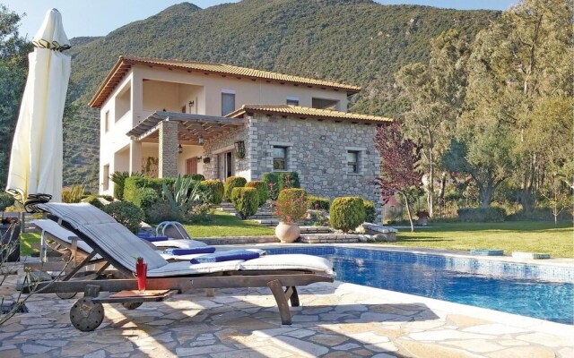 Nice Home in Skaloma Nafpaktos With Wifi and 4 Bedrooms
