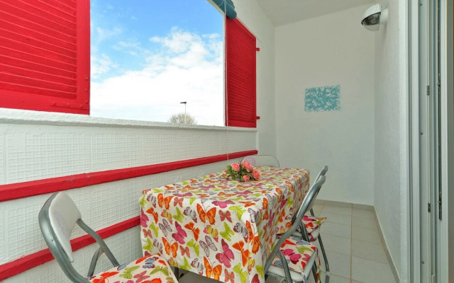 Apartment 725
