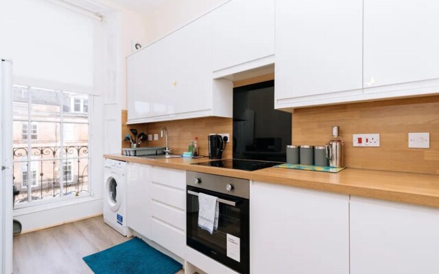 Bright High-ceiling 2BD Flat - Central Edinburgh!