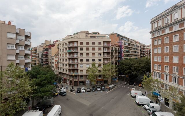 Sagrada Familia - Gaudi Apartment