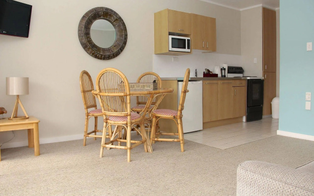 Hananui Lodge and Apartments