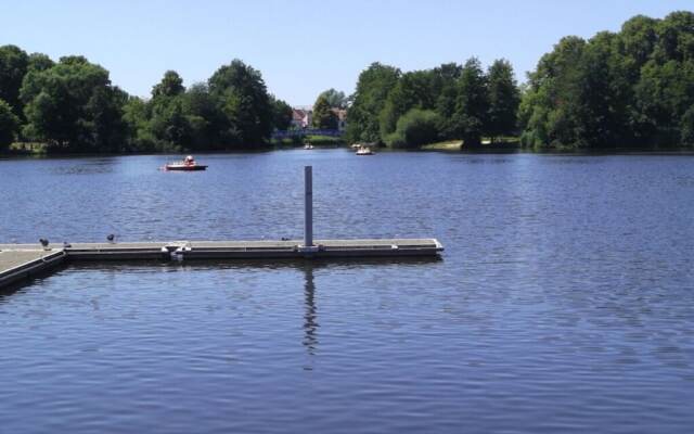 Cosy Apartment by the Lake
