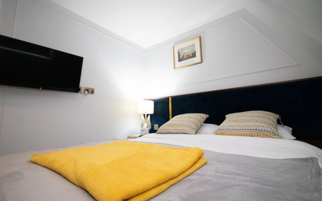 Three Falcons Hotel