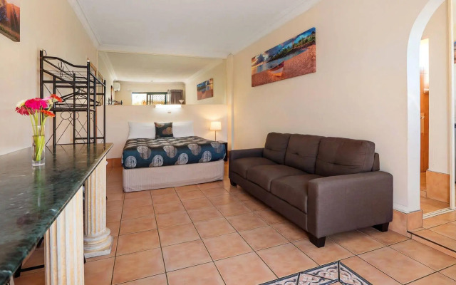 Bilinga Beach Motel