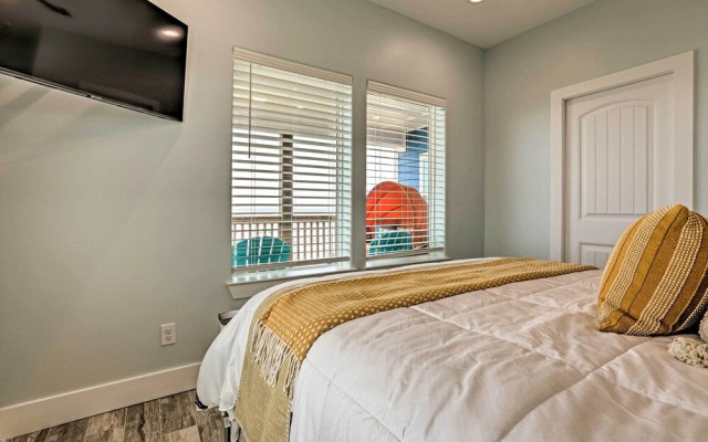 Villa Azul Galveston Home: Modern & Beachfront!