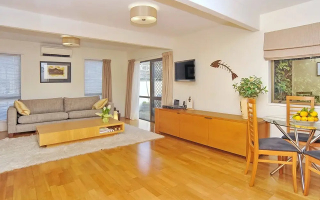 Salisbury St Villa 1