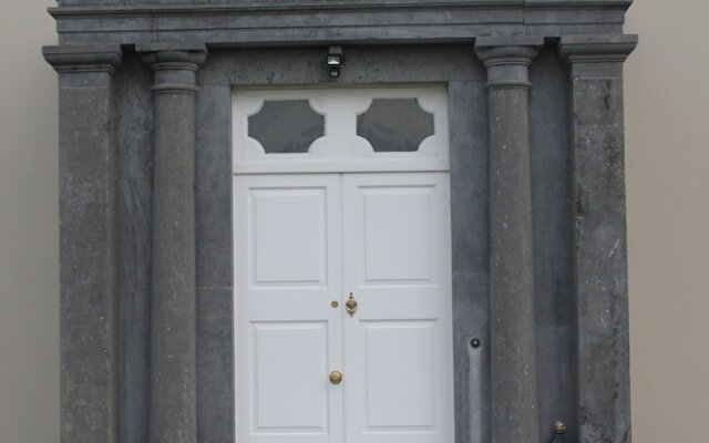 Woodville House