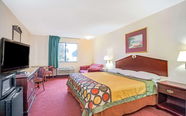 Super 8 by Wyndham Clinton