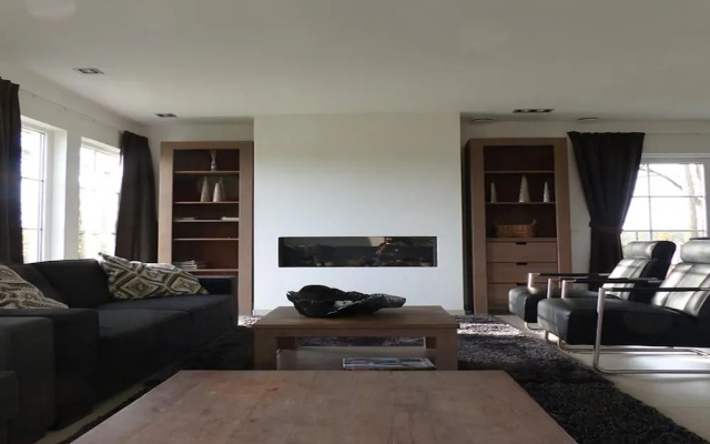 Spacious 10-person Villa in Quiet Holiday Park