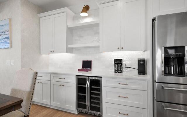 9866beachsidebeautypcwh - Beachside Beauty at Surfview Paradise
