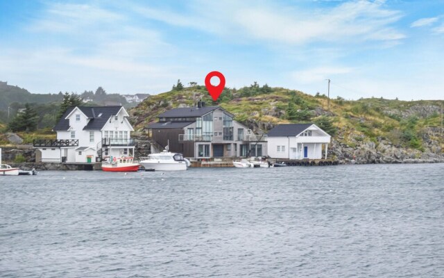 Beautiful Home in Stolmen With 4 Bedrooms and Wifi