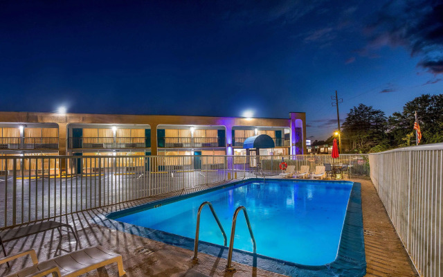 Days Inn by Wyndham Clayton