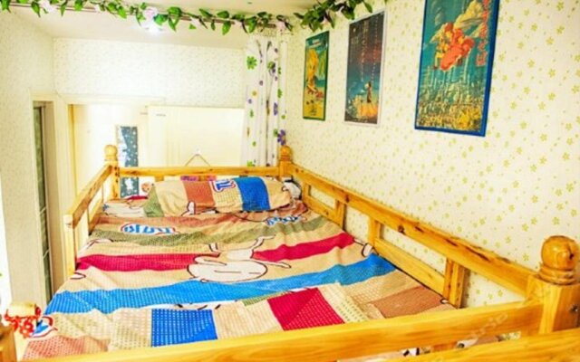 Long Men Zhen Youth Hostel
