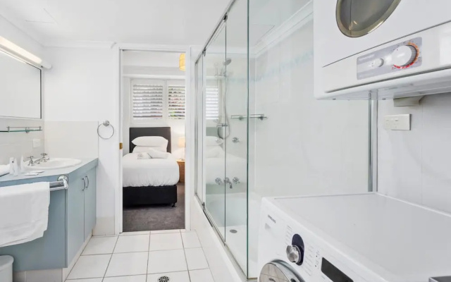 Beachfront 2-bed With Pool, BBQ – Guest Rooms – Gold Coast