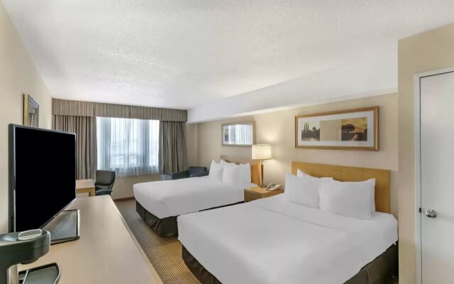 Quality Hotel & Suites Montreal East