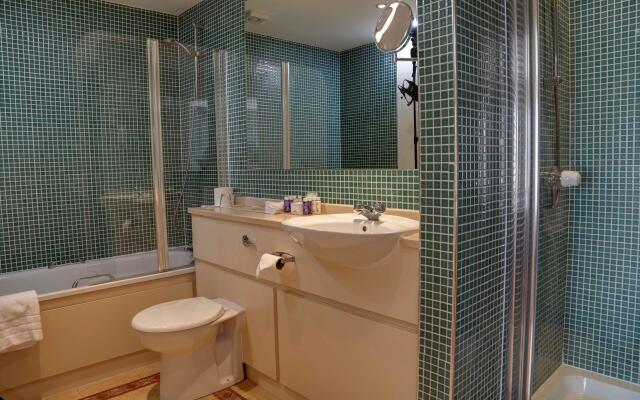 Crowne Plaza East Midlands Airport by IHG