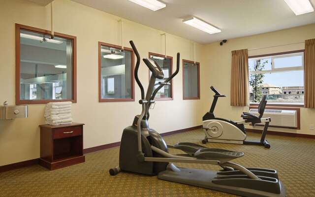 Super 8 by Wyndham Fort Saskatchewan