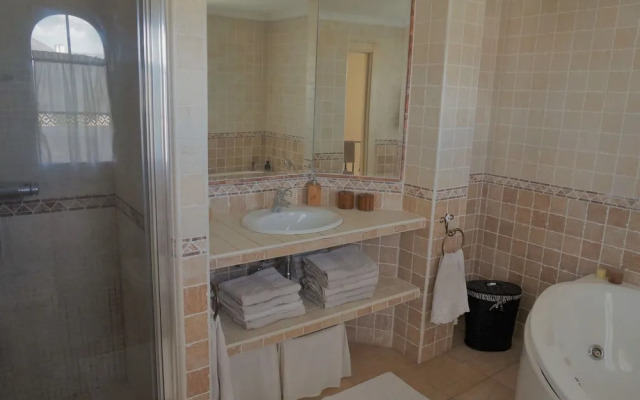 Villa in L'alfs del Pi With hot tub