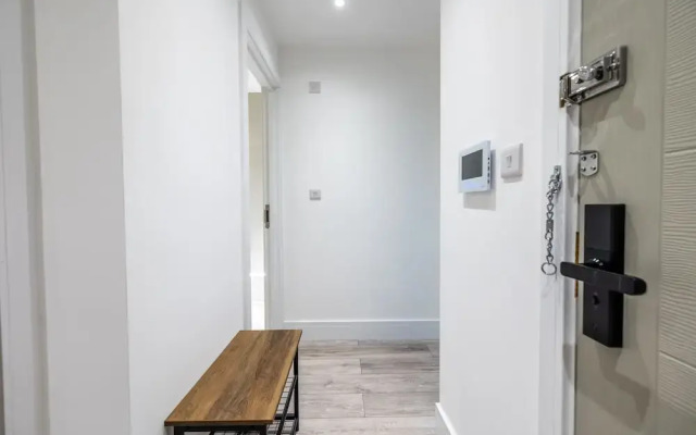 Remarkable 2-bed Apartment in Camberley