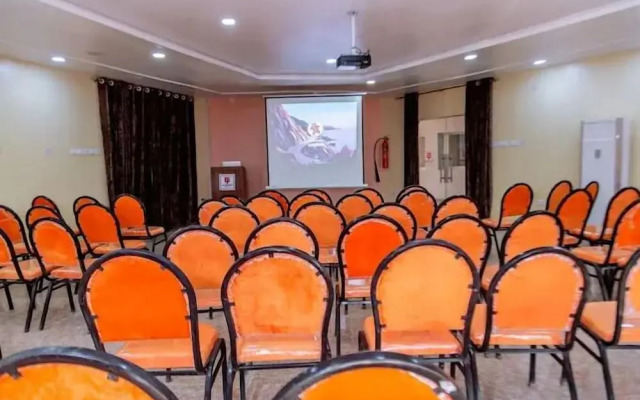 De Guest Pride Hotel and Suites