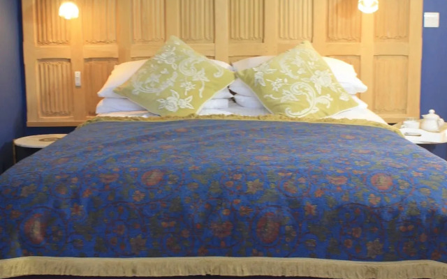 The Lodge at Hemingford Grey House