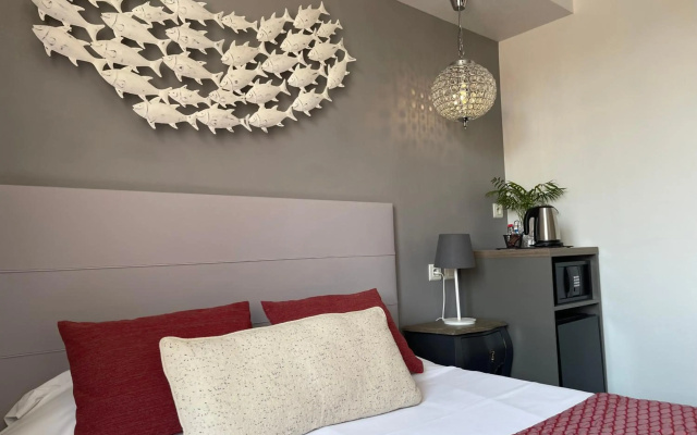 Brit Hotel Acacias