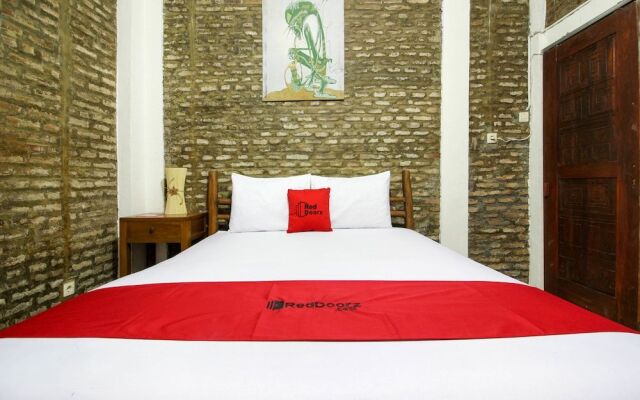 RedDoorz near Rumah Sakit Wirosaban
