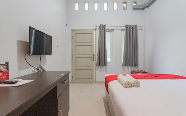 RedDoorz Syariah Plus @ Tuparev Cirebon 3