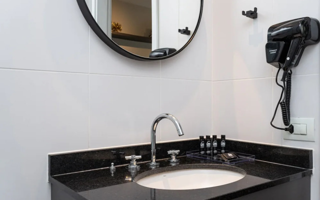 Charlie Rua dos Pinheiros