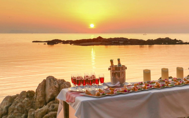 Beyond The Blue Horizon Villa Resort