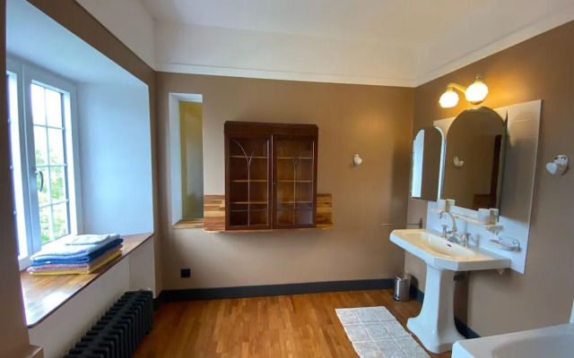 Comfortable Apartment in the Elegant Manor House