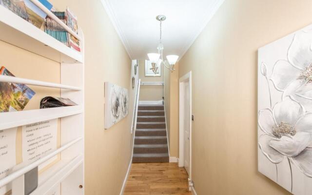 3 Private bedrooms attached to hosts home Free parking