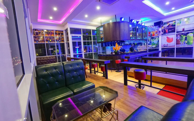 Green Rose Hotel