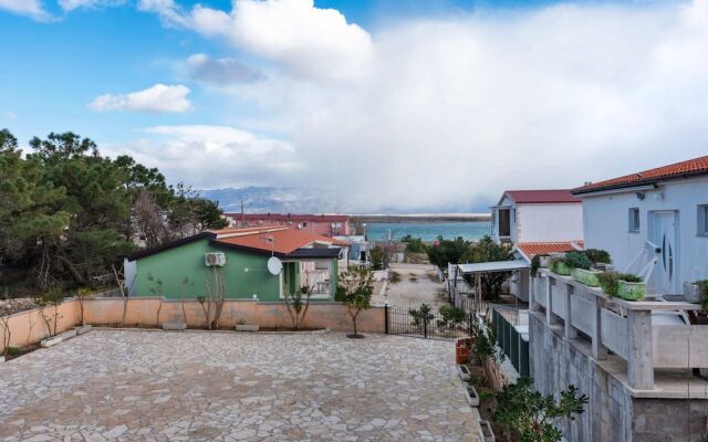 Simplistic Apartment in Vir With Garden