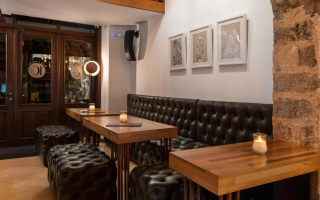 10GR Boutique Hotel and Wine Bar