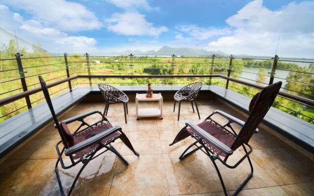 Stunning Views Rooftop Pool Lakefront Home