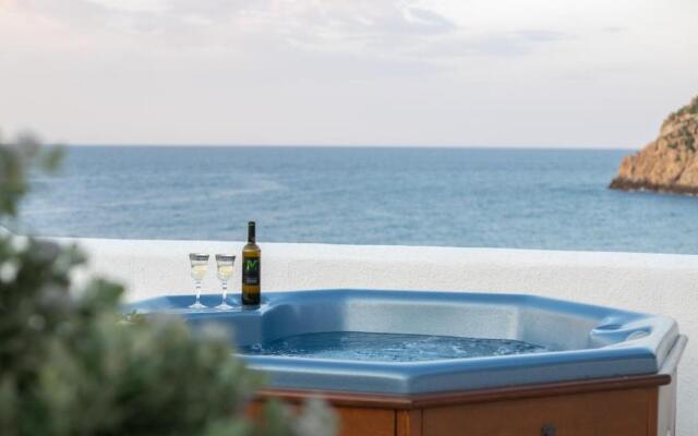 white house apollon naxos