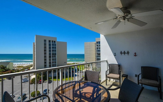 Shoreline 3084 Condo by RedAwning