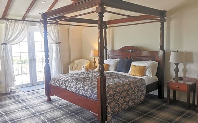Three Rivers Hotel