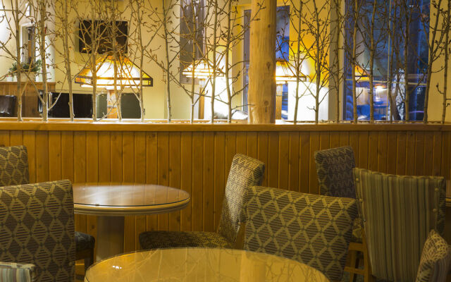 Holland America Denali Lodge