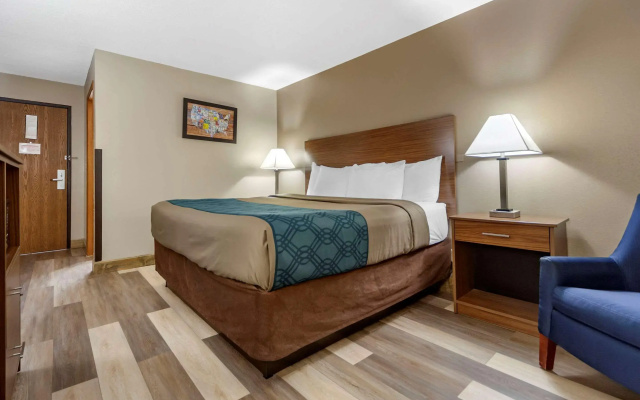 Econo Lodge Hays I-70