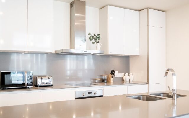 Elegant And Bright Apartment In City Walk