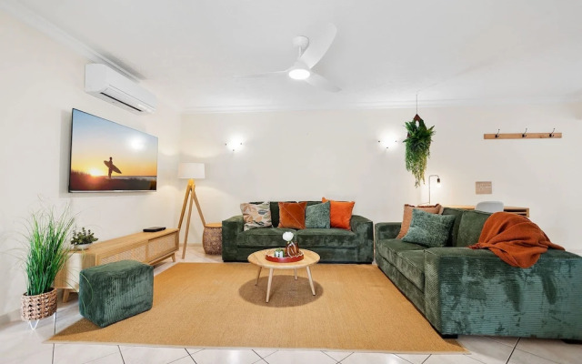 Lakeside Luxe Retreat - Pool View BBQ Spa Bath