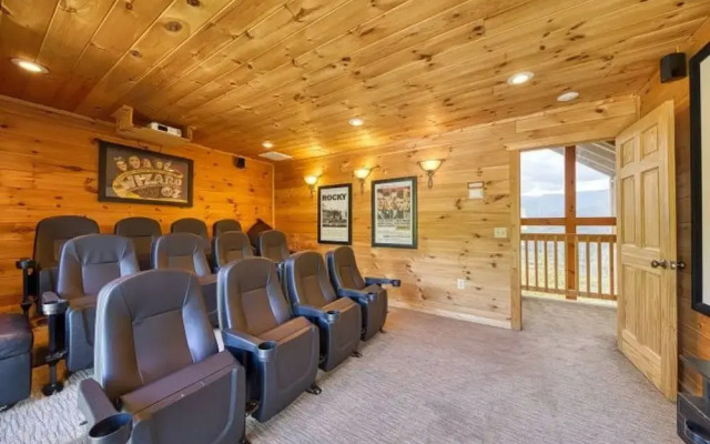 Awe-inspiring Estate w Pool Theater Fire Pit
