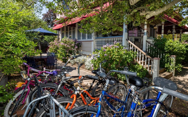 Antoinette's Apartments & Suites