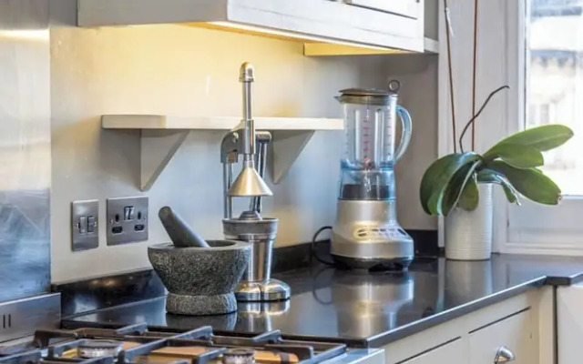 Spacious Central Hove Beach Flat