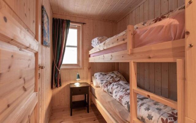 Cabin in Hodlekve with 5 bedrooms & hot tub.