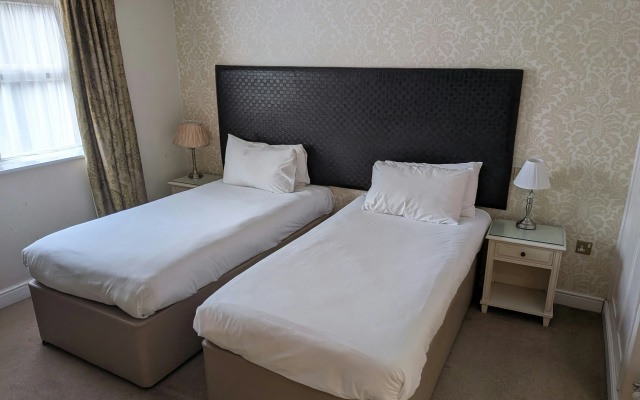 Red Hall Hotel