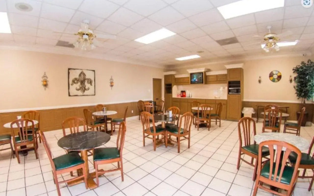 OYO Hotel Audubon Baton Rouge Port Allen I-10
