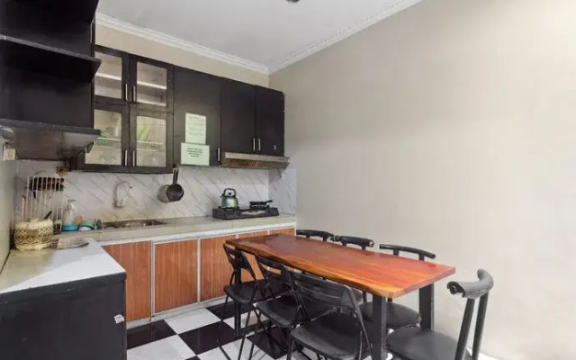 OYO 93500 Rizki Residence TOS Syariah Near PT Bank KB Bukopin Tbk